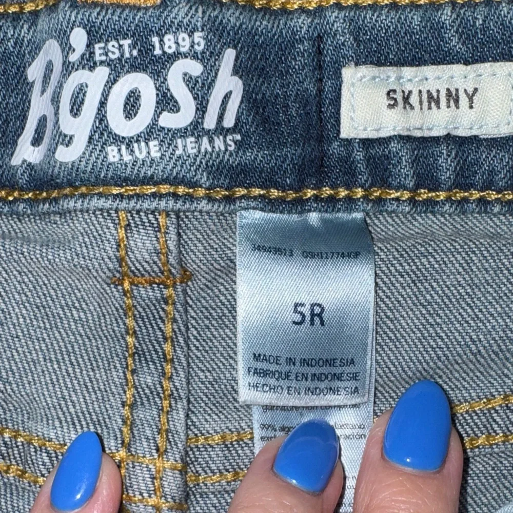 Denim Blue Jeans w Distressed Knees, OshKosh B'gosh, Size 5 Kids